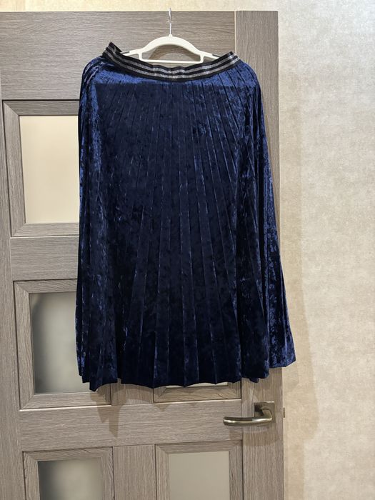 Юбка, плиссированная, почти новая синего цвета