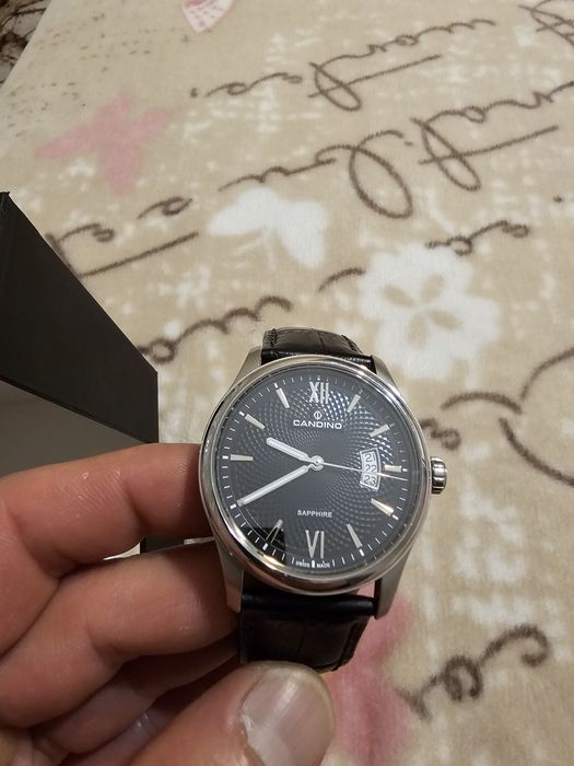 Продавам часовник Candino