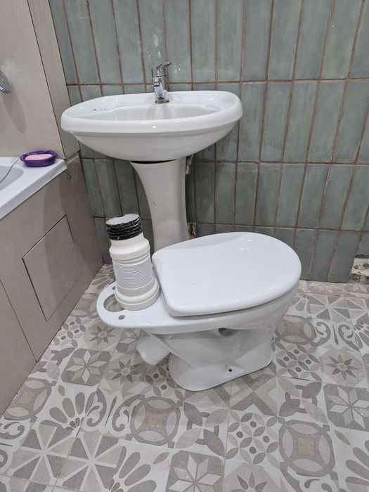 Унитаз и раковина для стройки