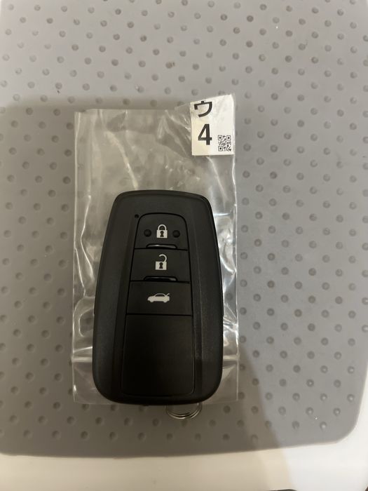 Ключ от Камри 75 оригинал заводской