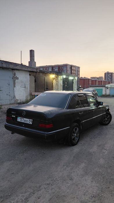 Мерседес 124 е200