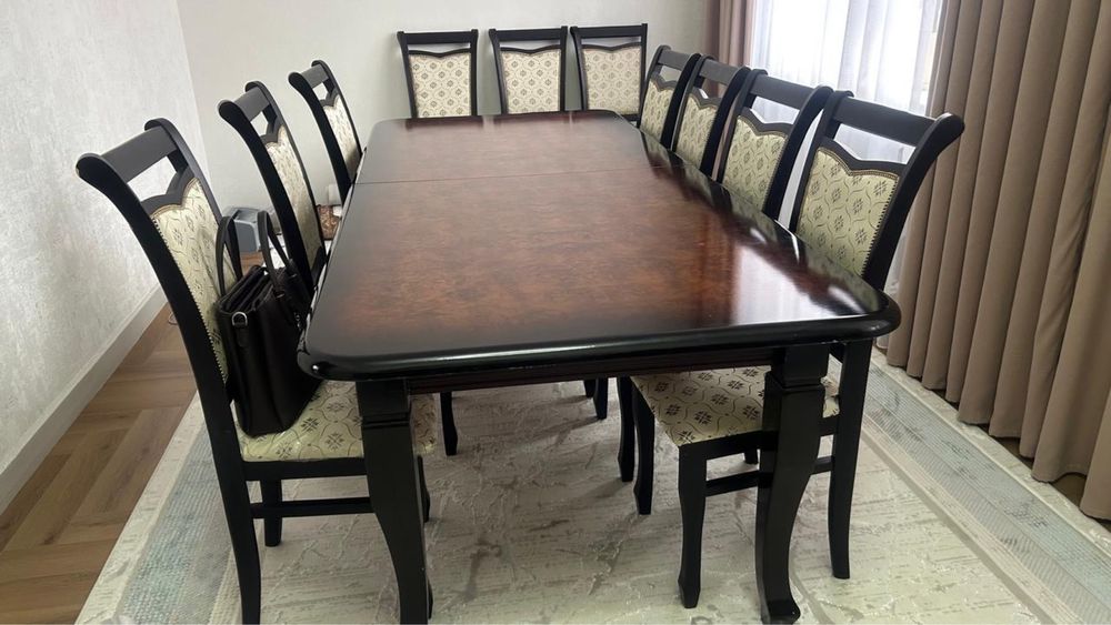 Продается стол со стульями