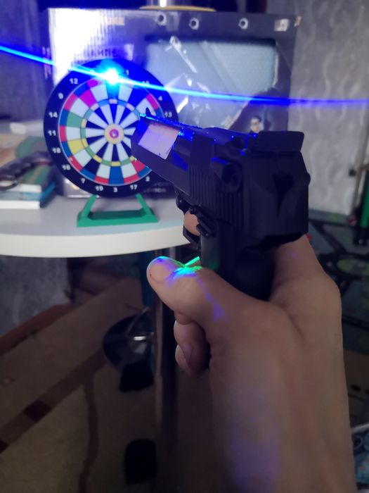Пистолет лазер с мешенью  музыкалтной