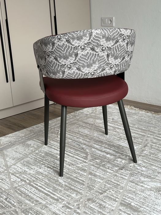 Кресла новые в итальянском стиле