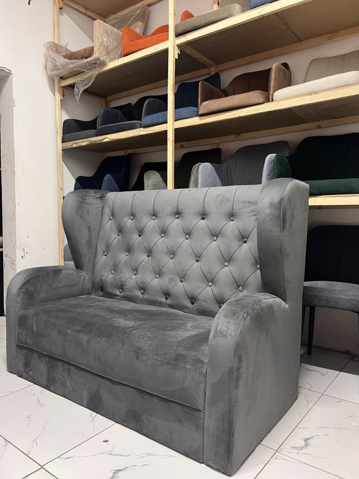 Диван для кафе 3-х местный с подлокотниками.