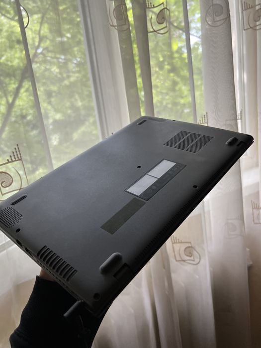 Vand laptop Asus