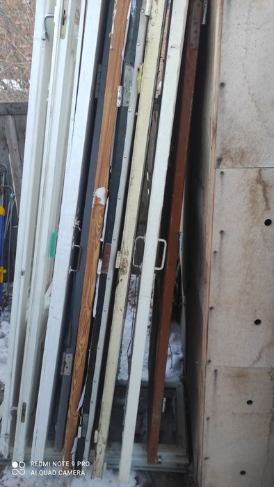 Деревянные двери.