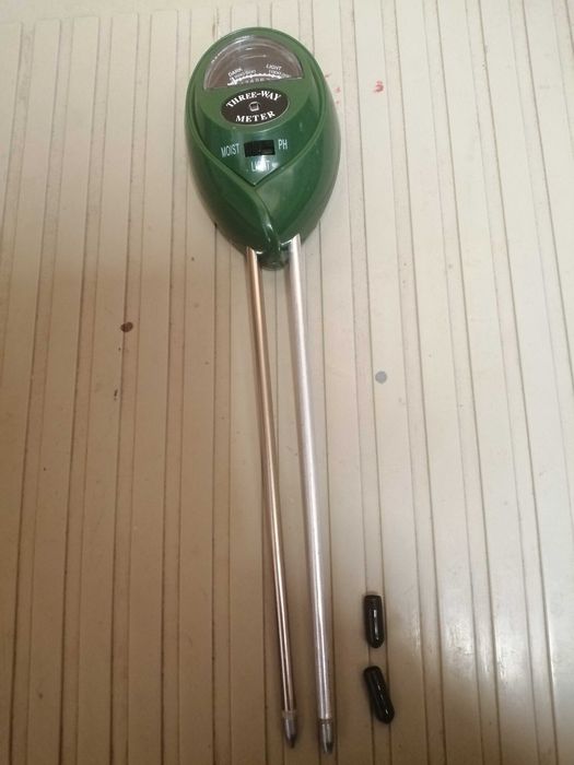 Почвен анализатор 3 в 1 - PH метър, влагомер, светломер