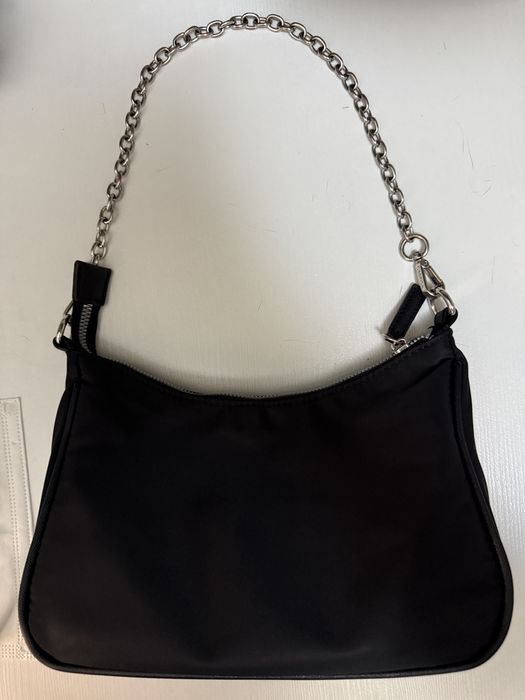 Продам стильную черную сумку с серебряной цепочкой