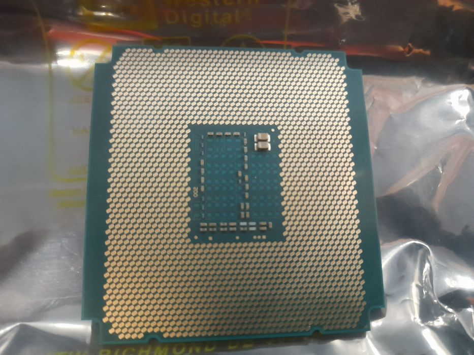 Intel Xeon E5 2673v3, 2683v3