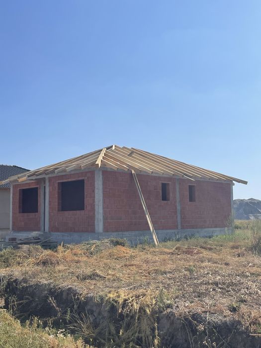 Casă la rosu Osorhei