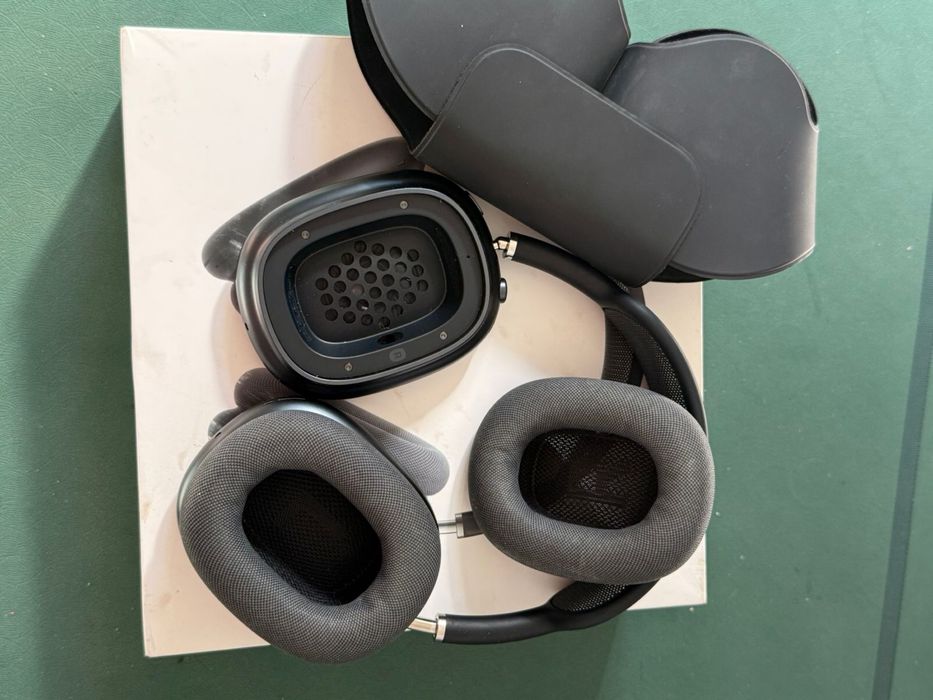 Air pods max 1 почти новый