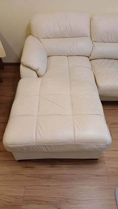 Кожен диван с лежанка