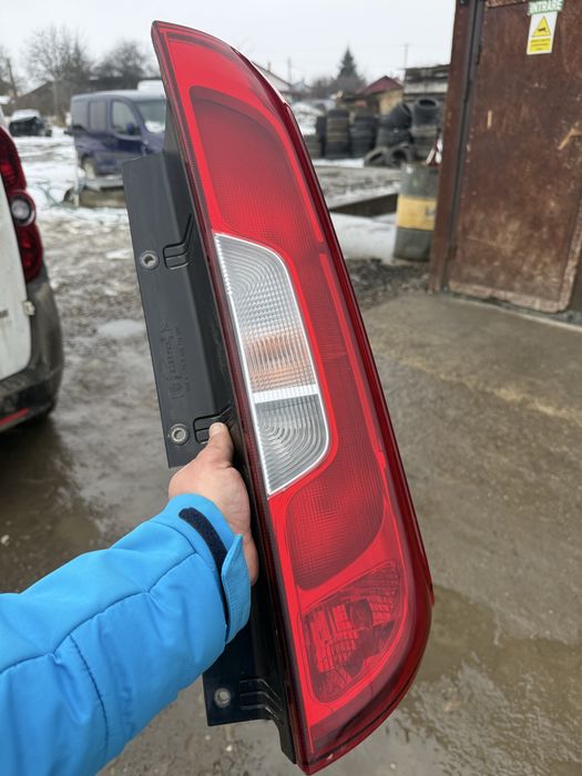 Stop Tripla Lampa  Dreapta Spate Fiat Doblo 2 Originala cu soclu!
