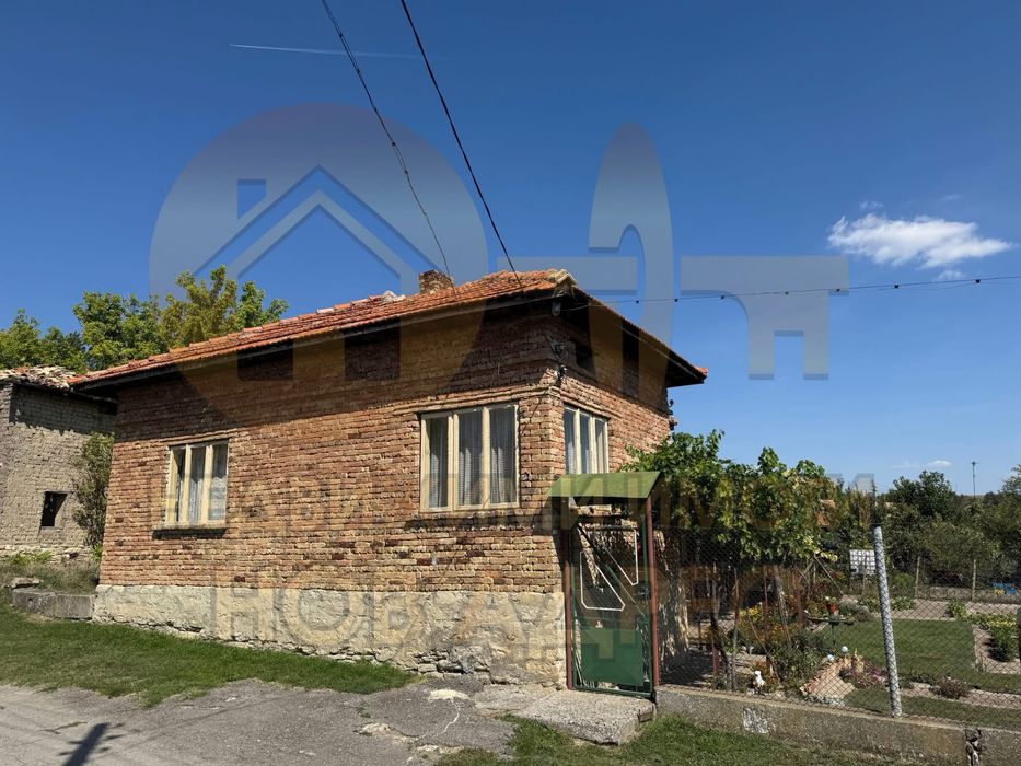 Продава се Къща в с. Съединение, Област Търговище - 120 кв.м за 362 €/кв.м - Снимка #1