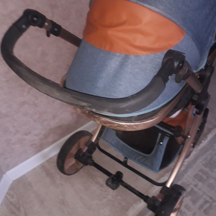 Продам коляску  требует  ремонта