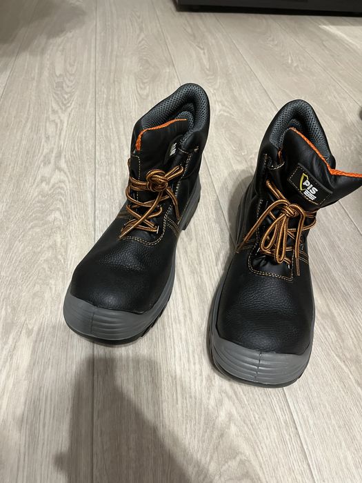 Продам ботинки мужские