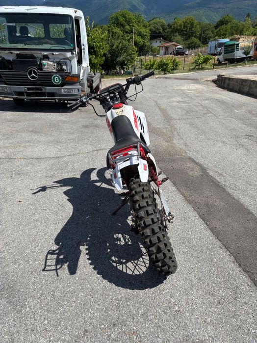 Продавам Yamaha DT200R