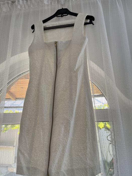 Rochie alba ,nepurtata