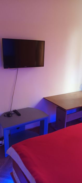 Închiriez apartament 2 camere.