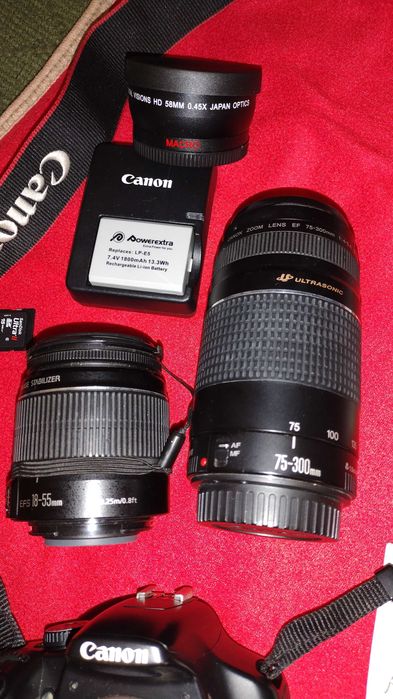 Canon Rebel XSi EOS 450D с обективи и аксесоари
