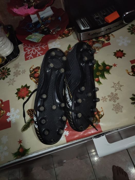 Vând crampoane  200 ron