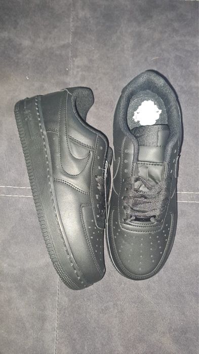 Adidasi noi nike cu eticheta