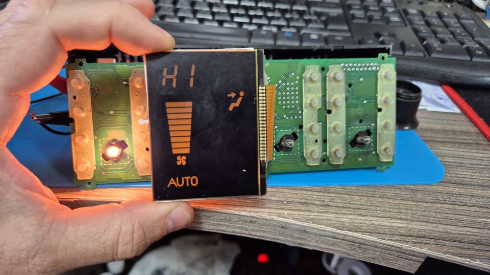 Дисплей за климатроник на автомобил Saab 93