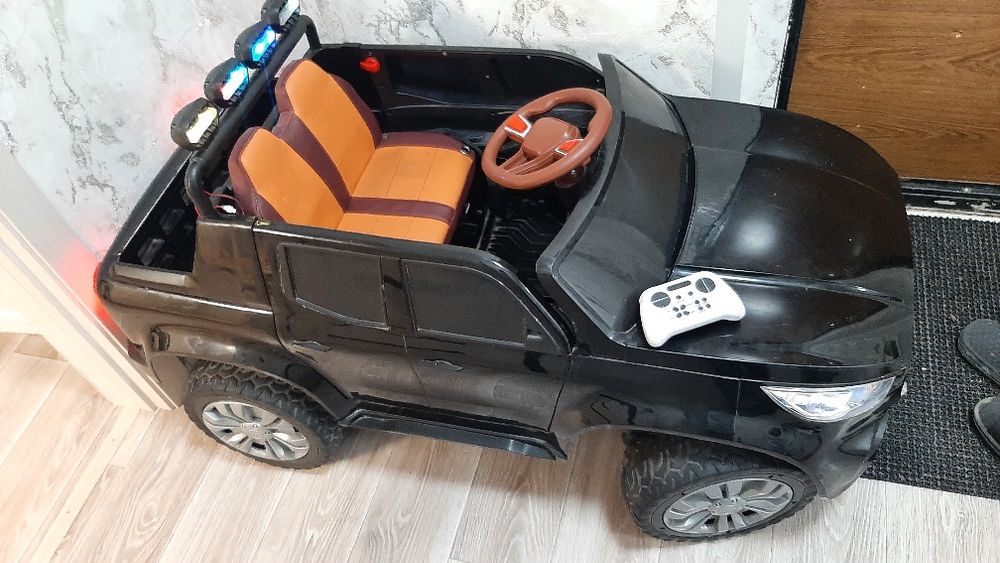 Продаю детскую машину