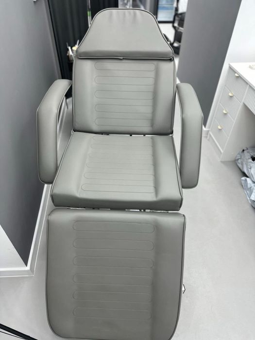 Scaun gene/sprâncene