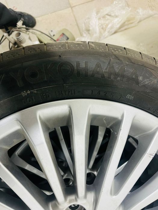 Продам комплект шины вместе с титанкой