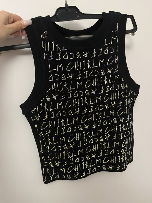 Черен къс потник,с блестящи камъчета