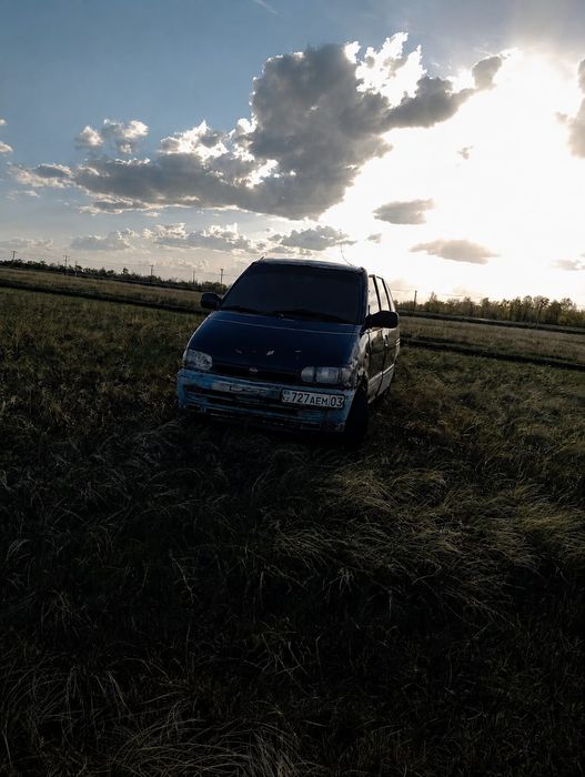 Продам Ниссан Серена с23