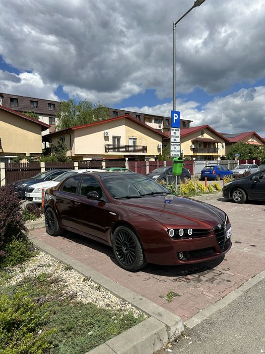 Vând Alfa Romeo 159