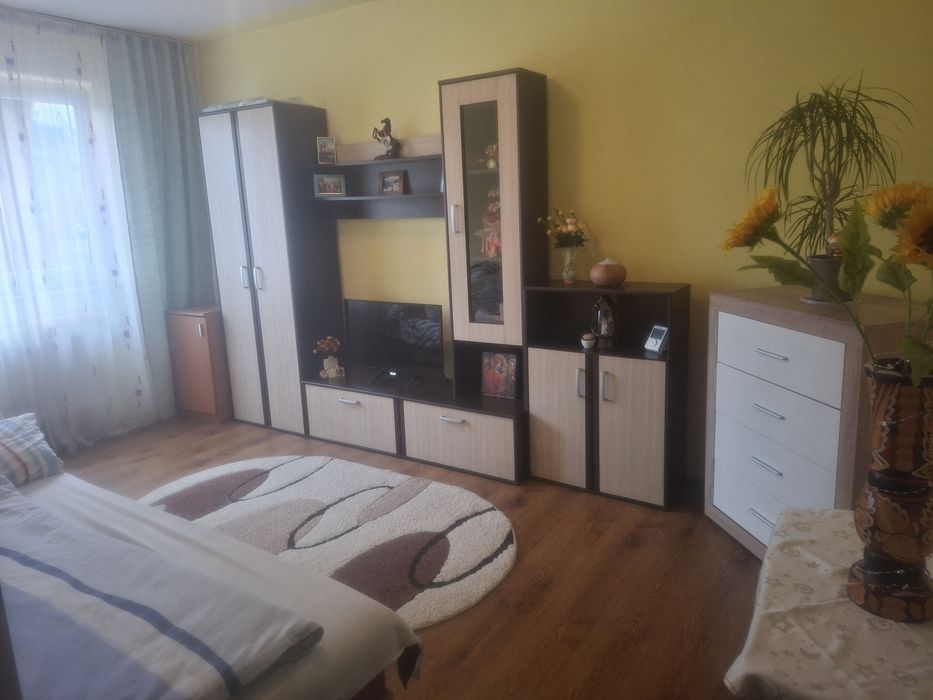 Vand apartament  2 camere