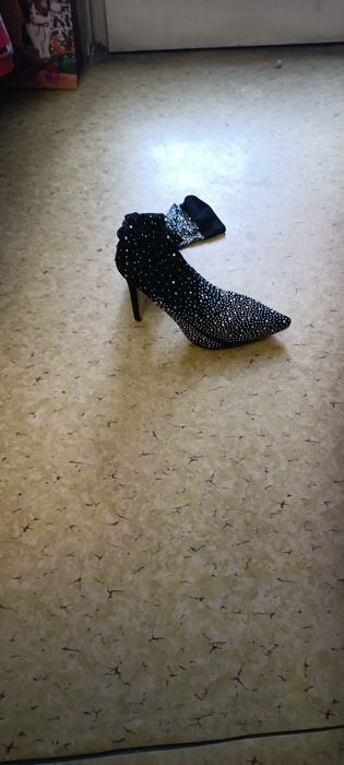 Обувки еластични