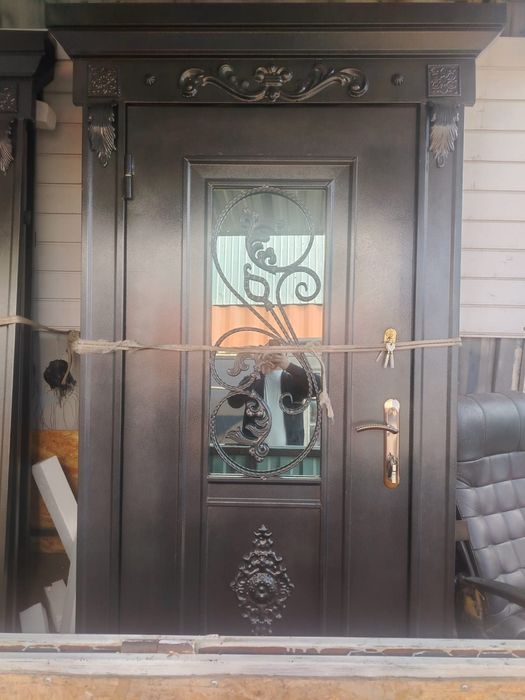 Дверь наружный новый