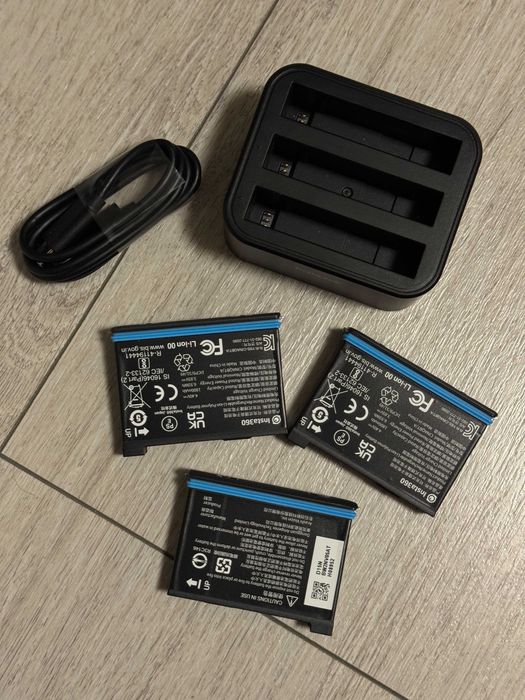 Camera Insta360 X3 cu MULTE accesorii originale