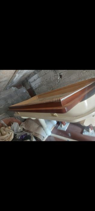 Срочно !!! продам мебель свою б/у 2 стола и 5 стульев и 8 стульев кор.