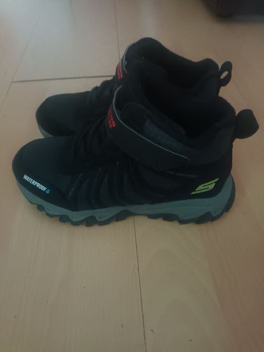 Детски зимни непромокаеми  боти Skechers  номир 32