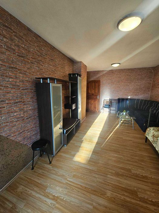 Дава се под наем Тристаен апартамент в Бургас, Славейков - 60 кв.м за 408 € - Снимка #1