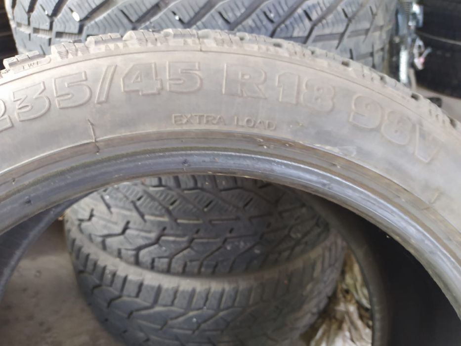 Set 4 Anvelope iarnă dimensiuni 235 45 18