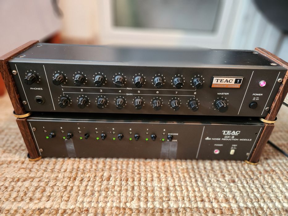 Teac 1 Teac DX8 mixer și procesor.