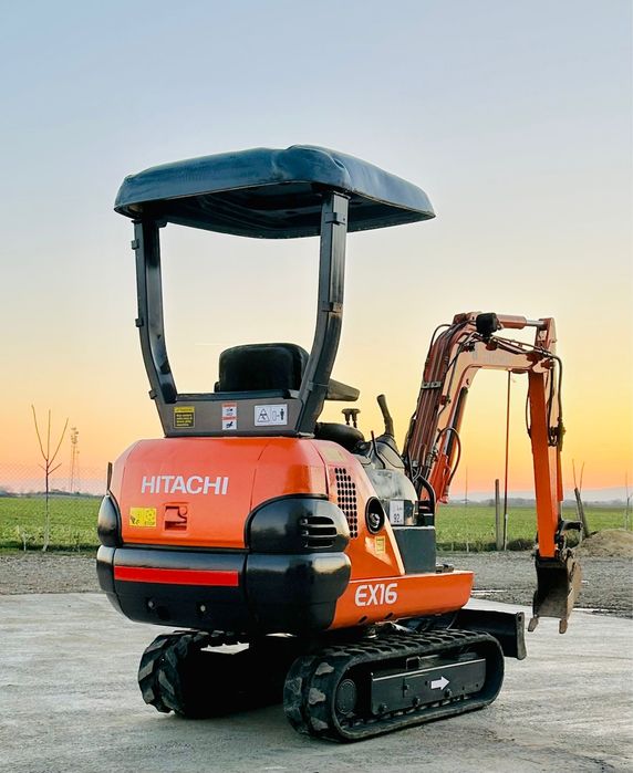 Miniexcavator hitachi/motor kubota in trei pistoane