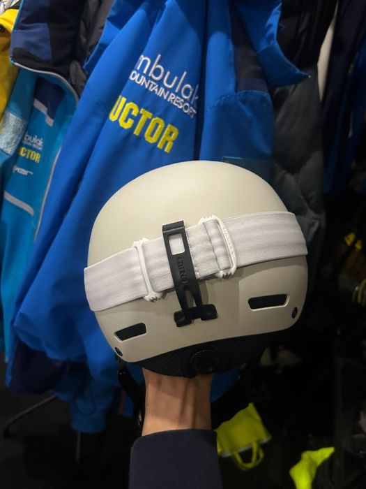 Шлем giro +оклей очки