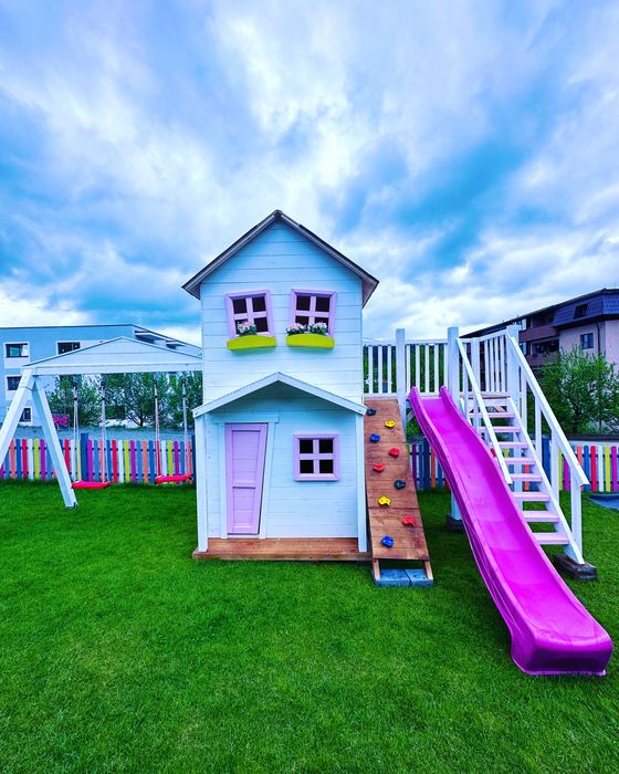 Se vinde loc de joaca interior-exterior