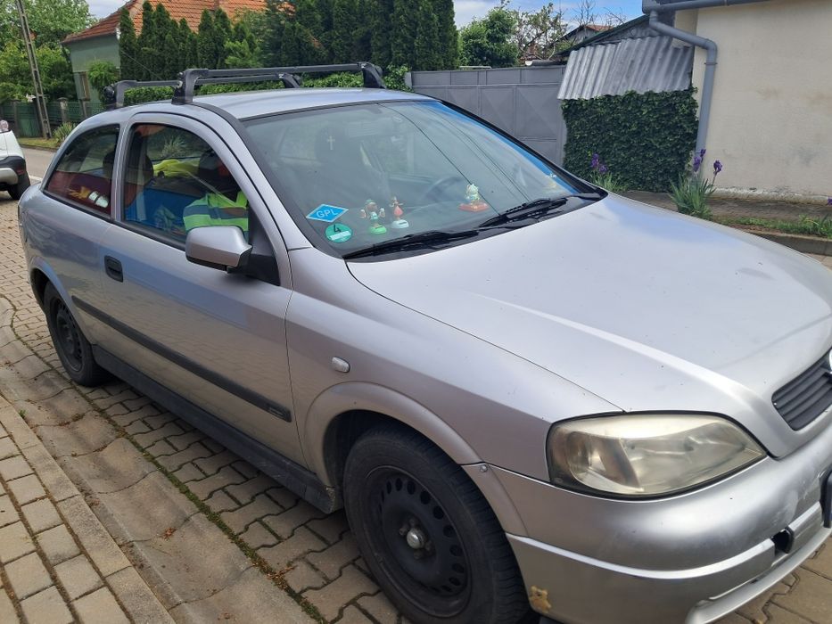 Mașină Opel Astra