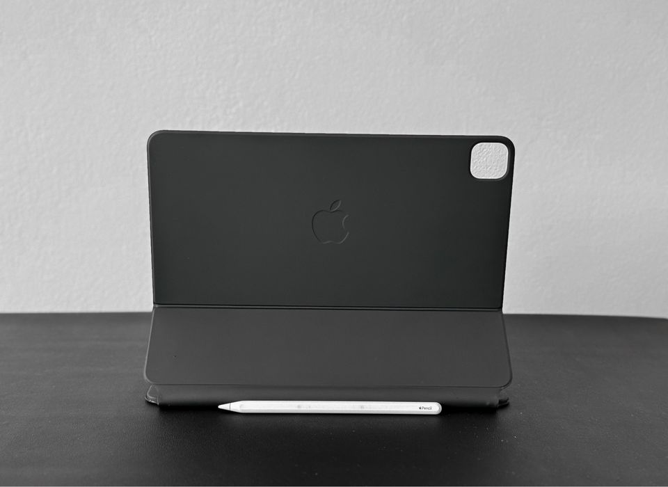 Tastatură / Husă Apple iPad Magic Keyboard pt iPad 12.9” + Stylus Apple Pencil 2 - stare f bună