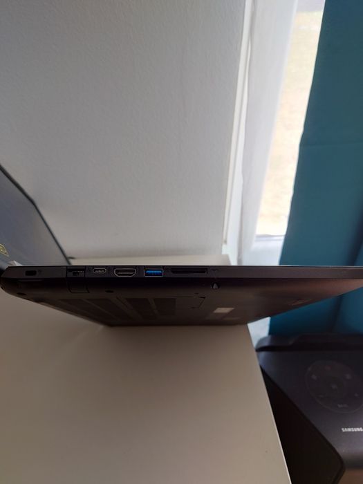 Acer 17,3 inch full HD• i5 8th gen• SSD 256• bateria 5 ore• Stare foarte buna • Windows 11