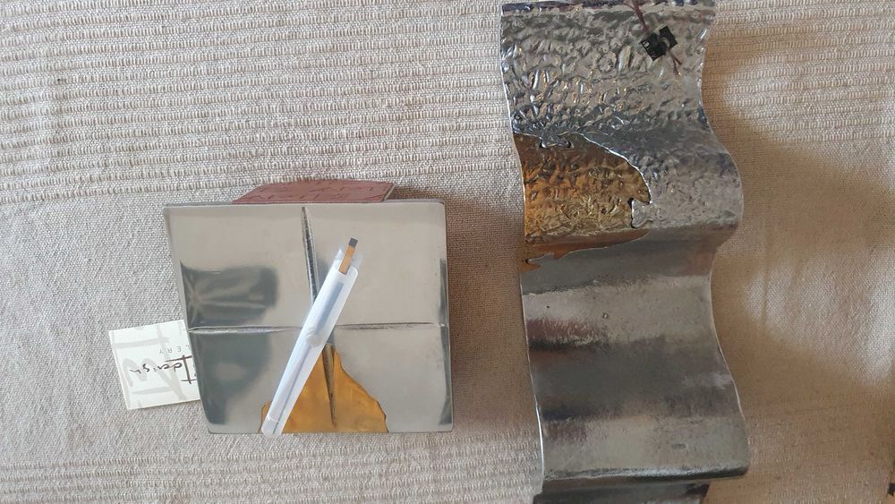 Биметални поставка за вино и настолен часовник от Art 3 Design